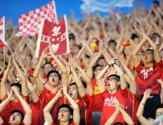 IM体育官方网-激动人心的比赛引发球迷热情高涨