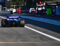 IM体育官方网-梅赛德斯碾压索伯车队，塞恩斯点燃赛场的简单介绍