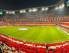 IM体育-当圣西罗的火焰点燃翡翠绿岛，孔德节奏革命下的AC米兰火力压制