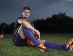 IM体育下载-双重奏鸣，萨拉赫欧冠封神之夜，几内亚爆冷背后的足球启示