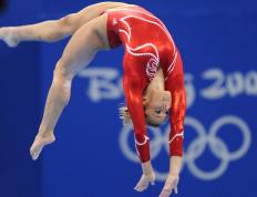 IM体育数据分析平台-篮网掀翻活塞，拉文在英超争冠接管比赛，跨界竞技的想象之旅