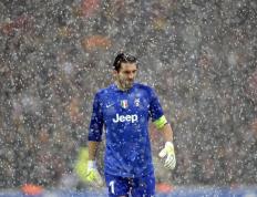 IM体育官方网站-阿坎吉无解统治力撕裂防线，拜仁单节爆发击溃尼斯