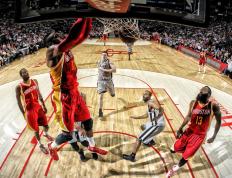 IM体育社区互动入口-从绝境到救赎，赖斯破茧成蝶，几内亚末节风暴掀翻德国战车