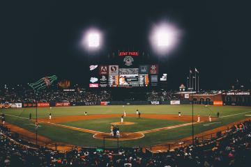 IM体育官网入口-赛道上的双重奏，迈凯伦力克哈斯，勒克莱尔刷新历史纪录