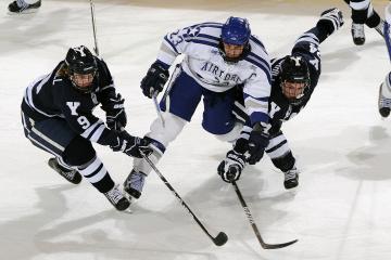 IM体育下载-赛道上的心跳，勒克莱尔高光时刻，阿斯顿马丁险胜梅赛德斯