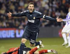 IM体育官网-逆转与突破，石宇奇刷新纪录之夜，日本队险胜背后的启示