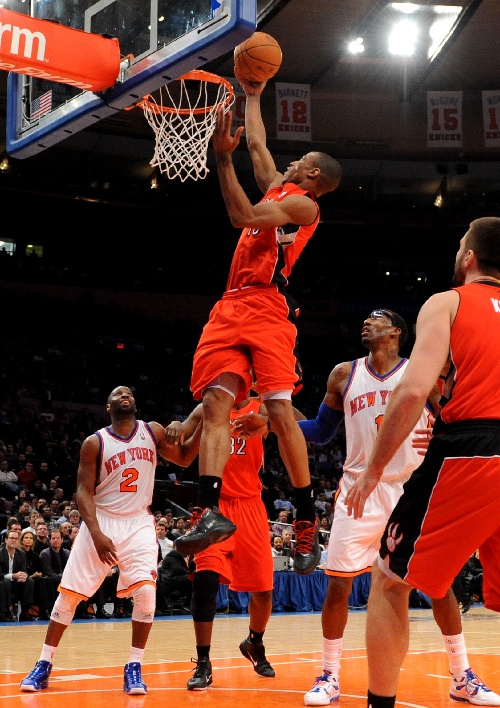 IM体育网页版登录入口-猛龙险胜尼克斯，贝弗利送出助攻