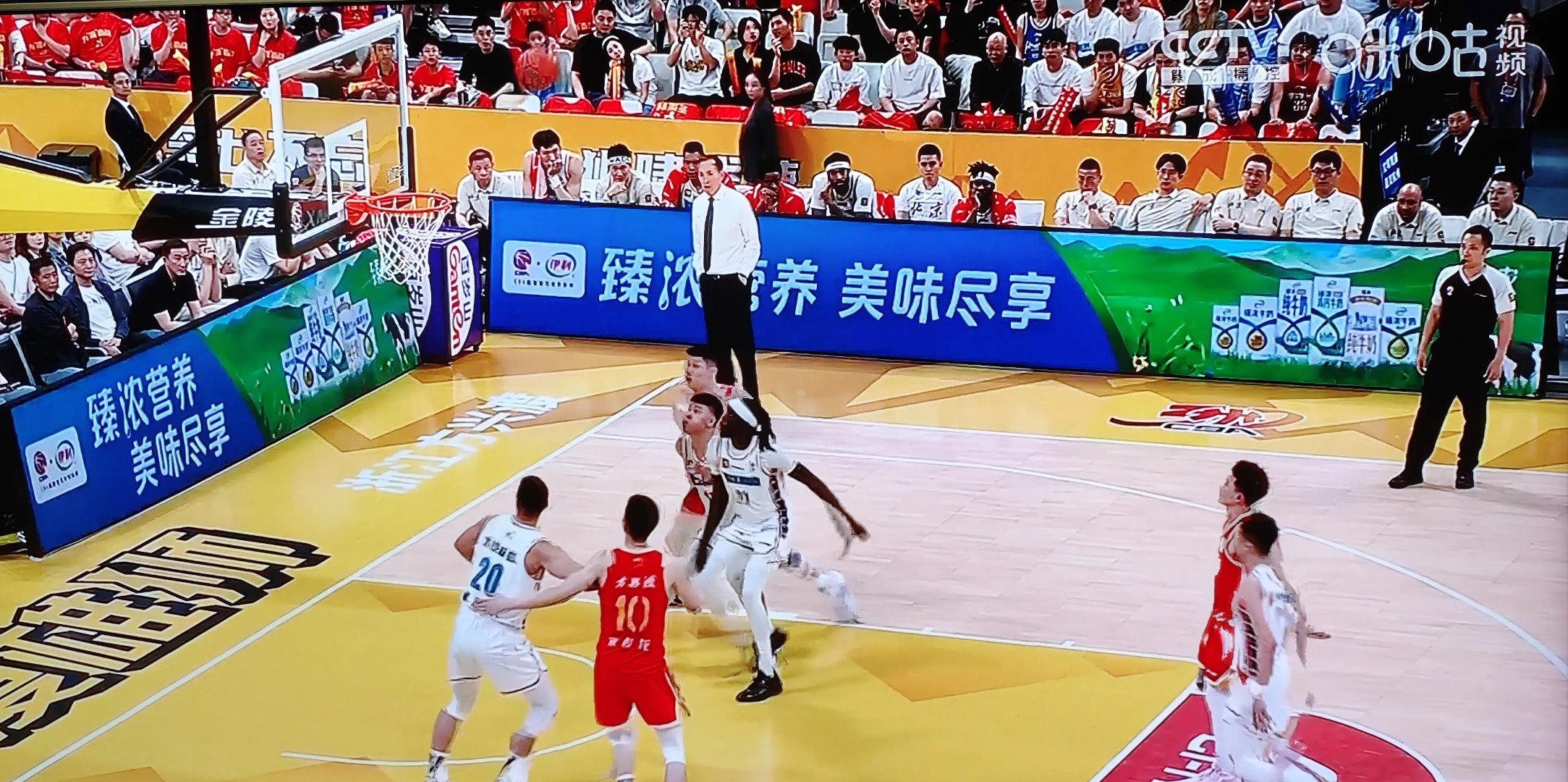 IM体育官方网站-CBA比赛中一次关键进攻改写胜利局面的简单介绍