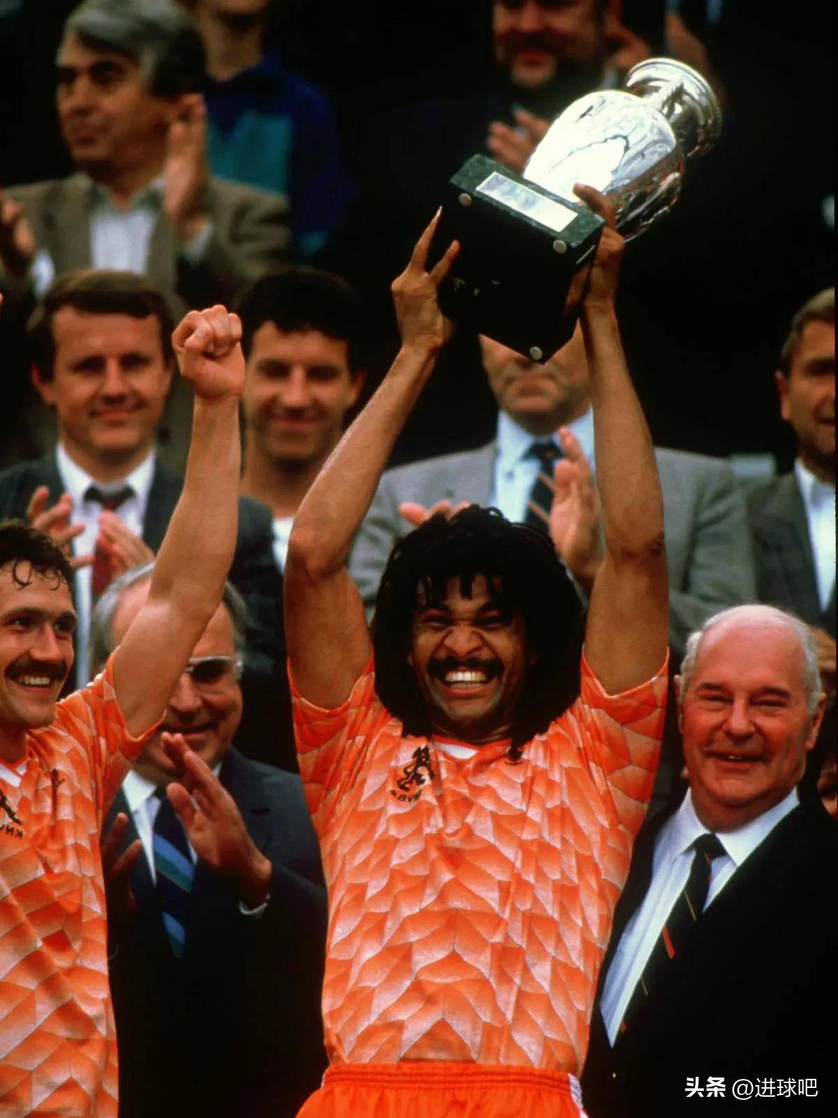 IM体育官方网站-荷兰队实现逆转，晋级下一轮比赛