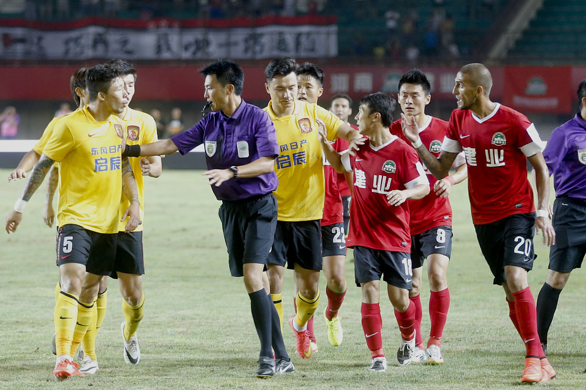 IM体育赛事直播入口-关于大连实德全面击败对手，发挥出色跻身联赛第一集团的信息