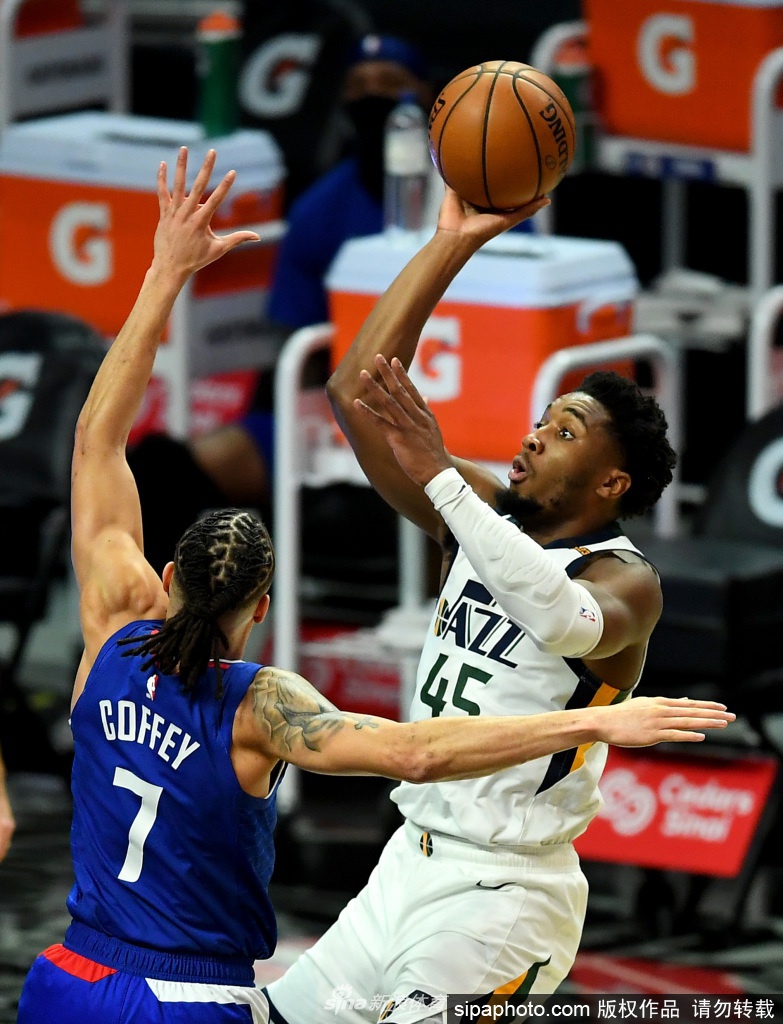 IM体育下载-江苏队完胜爵士,米切尔带队取胜