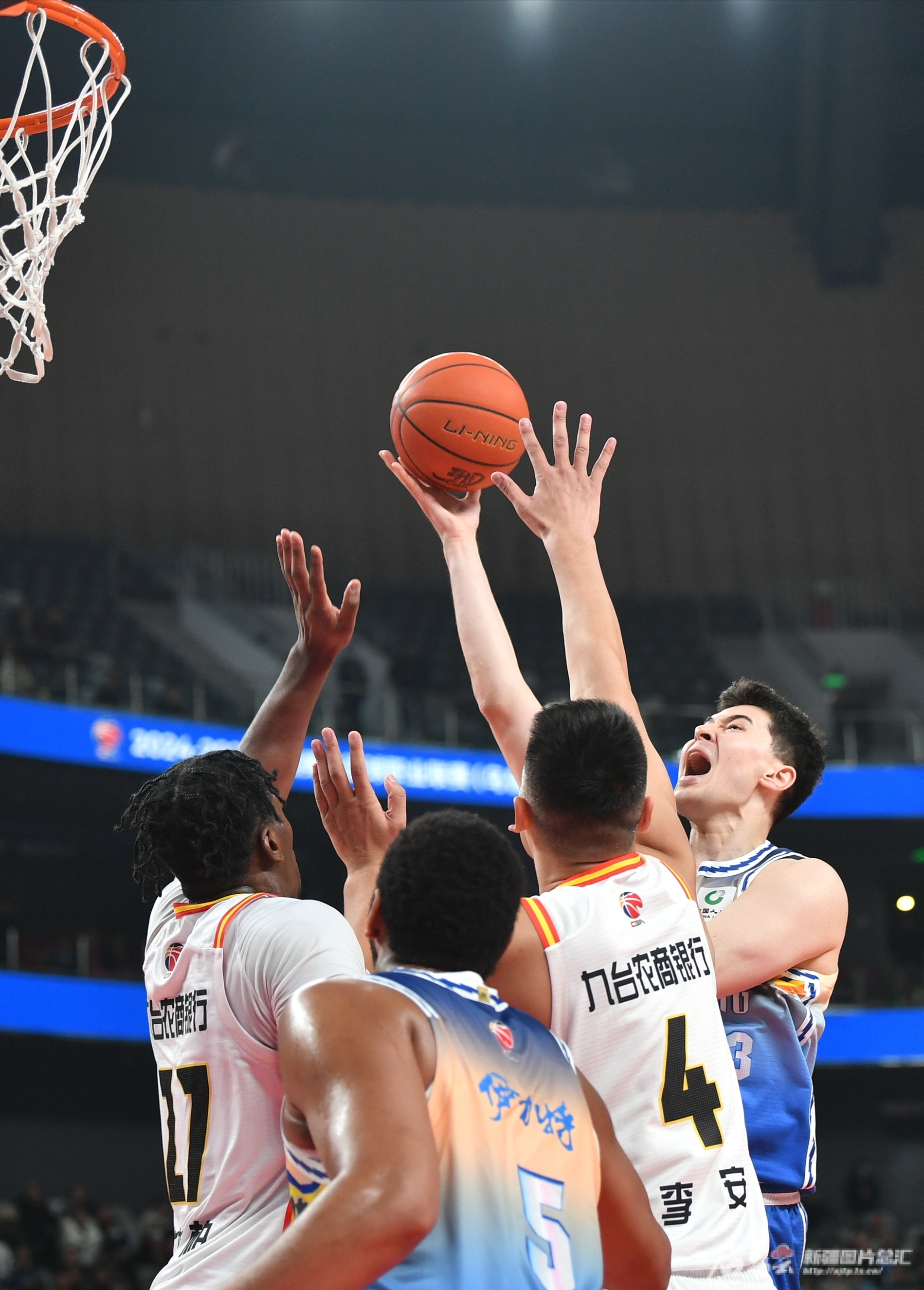 IM体育网页版登录入口-关于鹈鹕险胜新疆队，锡安点燃赛场的信息