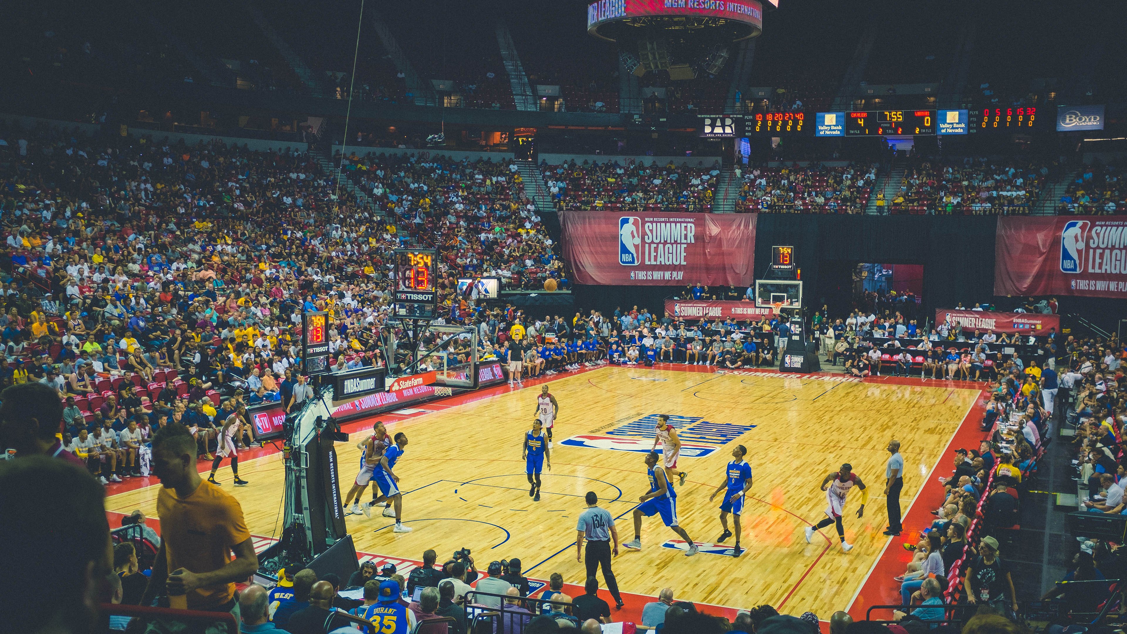 IM体育下载-欧冠淘汰赛之夜,布克打出生涯之夜