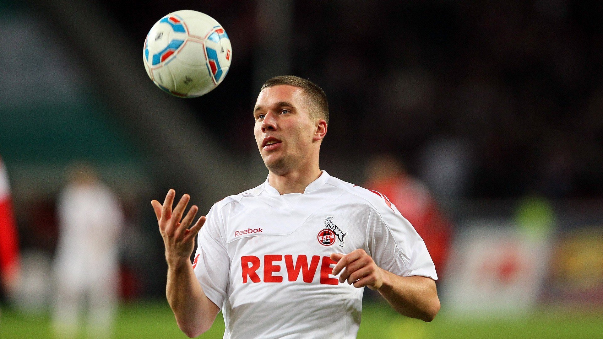 IM体育赛事直播入口-楚阿梅尼冠军级表现定乾坤，比利亚雷亚尔生死战力克曼联